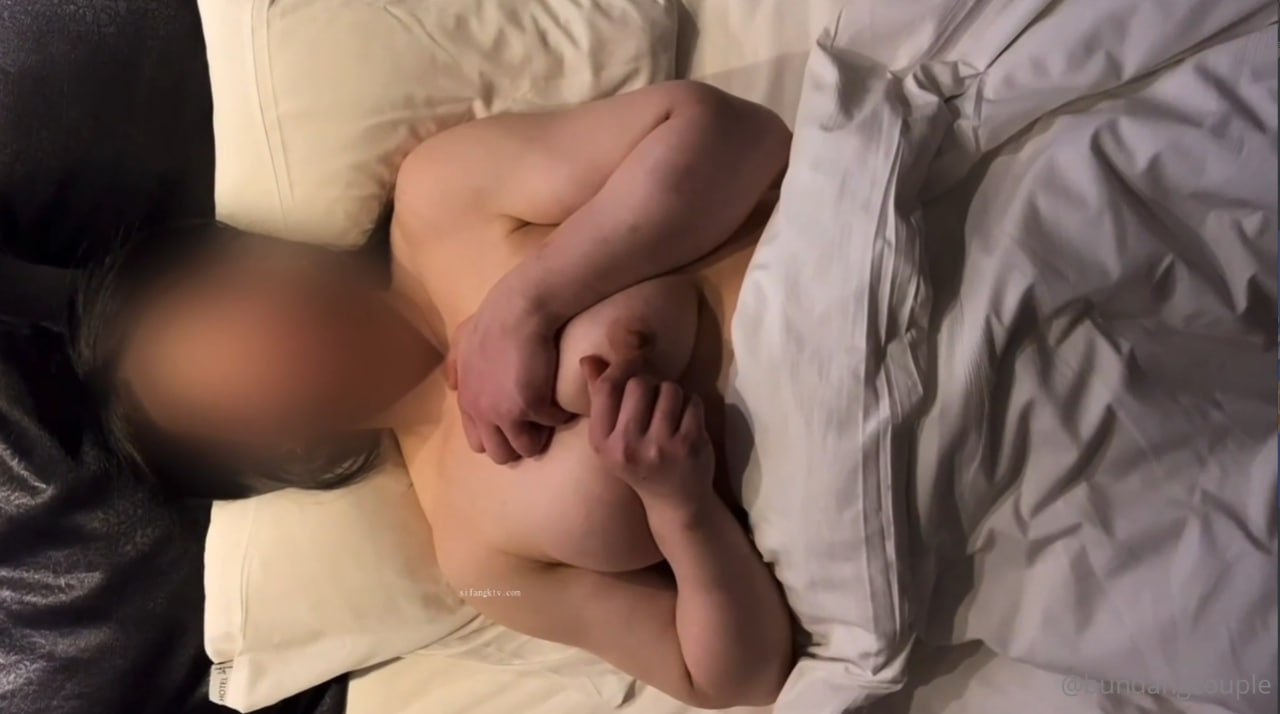 国产AV AS002 鲍鱼游戏深夜节目 舔棒糖 含蛋吃屌舔棒棒